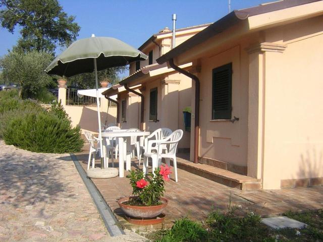 Farmhouse apartment with swimming pool