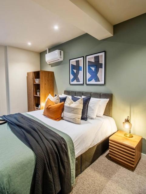 Thetford Hive Aparthotel Deluxe Suite 2