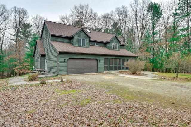 Spacious Chain O Lakes Retreat with Deck and Fire Pit