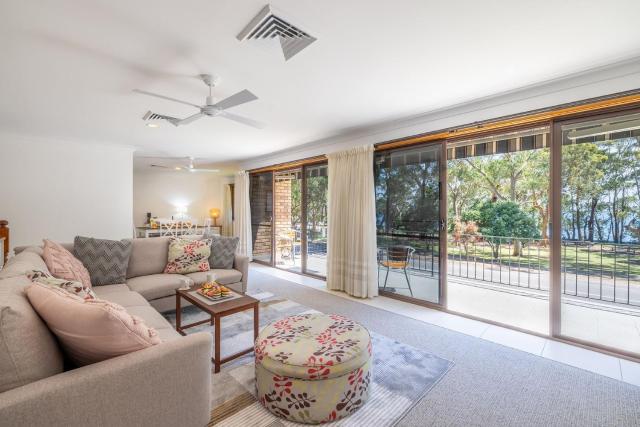 139 Government Rd - Pet Friendly, Air Con, WiFi, Water views