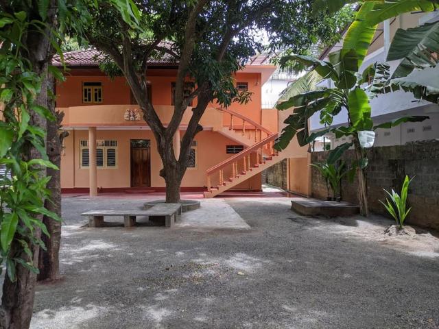 Lovely 4 bedroom top floor home in Kokkuvil East