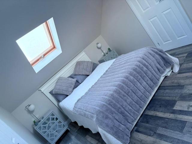 Lisburn - 1 Bedroom - sleeps 2 - Street parking