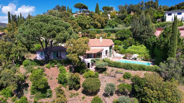 Villa Lougabie pour 8 personnes, vue mer et piscine sur le Domaine de Valcros à La Londe-Les Maures