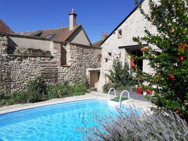 Chambre Double avec Piscine et Table d'Hôtes près de la Loire - FR-1-590-466