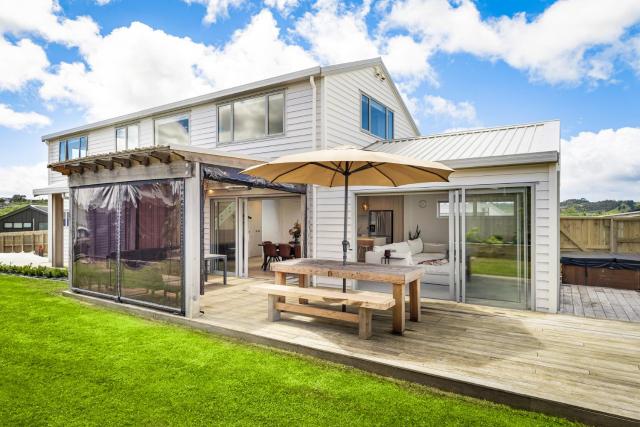 Seabreeze Escape - Snells Beach Holiday Home