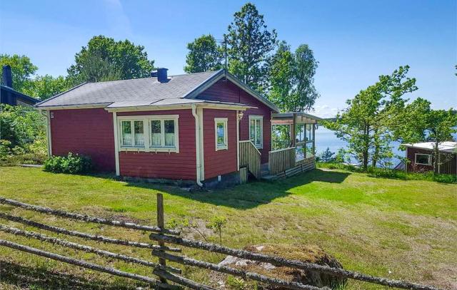 2 Bedroom Cozy Home In Linneryd