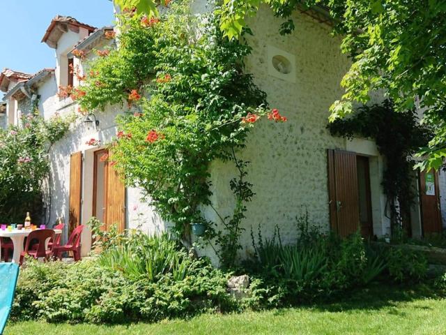 Gîte 3 ch. avec jardin, cheminée, animaux admis, WIFI, parking, proche loisirs & châteaux - FR-1-653-269