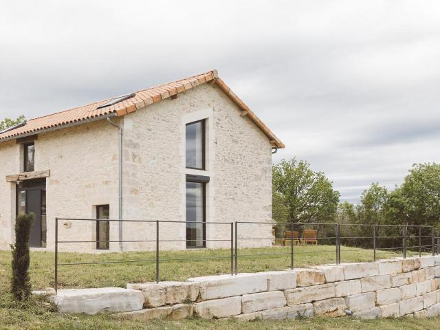 Maison climatisée avec terrasse et Wi-Fi, animaux admis, proche Périgord Vert - FR-1-616-391