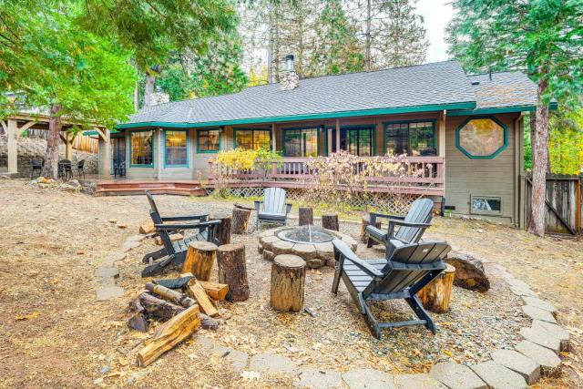 Fire Pit, Gazebo and Grill Family Cabin in Arnold!