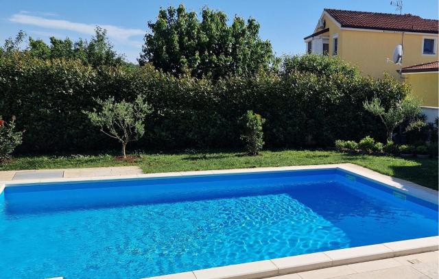 Gorgeous Apartment In Porec With Wifi