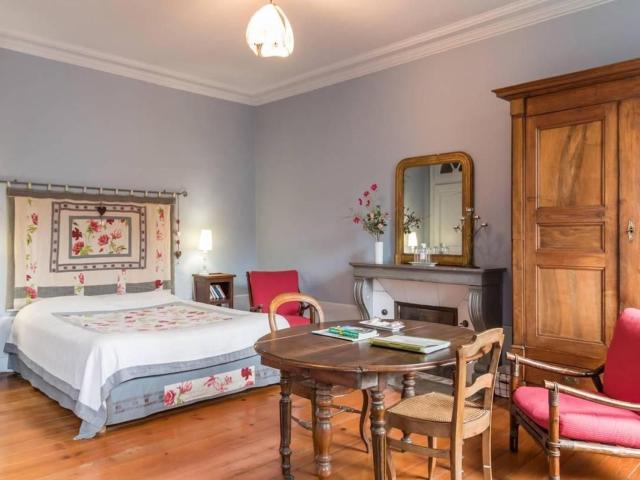 Chambre charmante avec table d'hôtes et WiFi à Cenans - FR-1-583-274