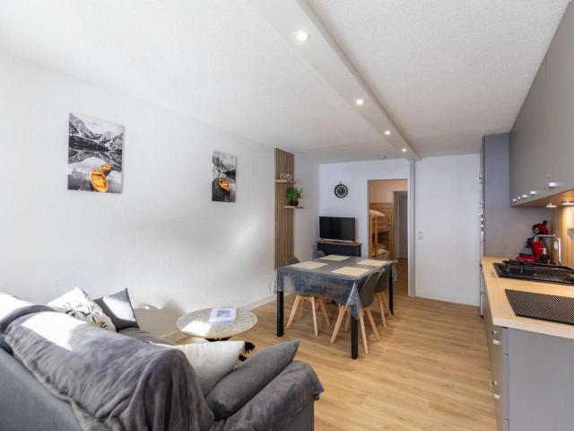 Studio rénové 6 pers, loggia sud, proche pistes, équipements modernes - FR-1-404-357