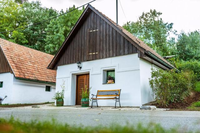 Weinfass Chalet Für 4 In Grub An Der March