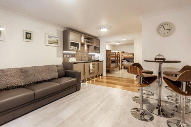 Spacious Flat by Taff Trail - Ideal for Groups