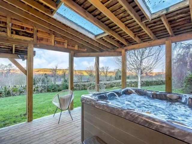 5-Bed Country Retreat in Harrogate with Hot Tub