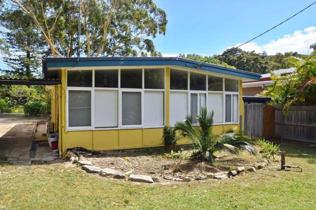 Trial Bay Beach Cabin 4 - Bring your own linen.