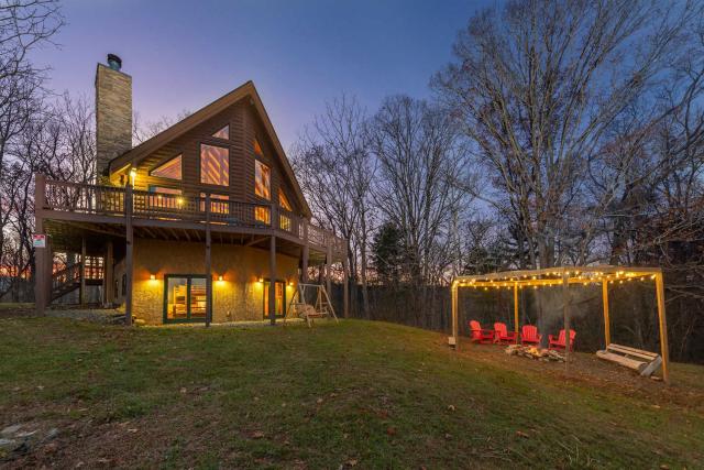 6-Bed Family Retreat Hot Tub Game Room Playground