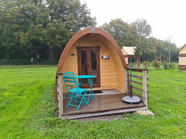 Cabane près de base nautique avec terrasse à Pouligny-Notre-Dame - FR-1-591-636