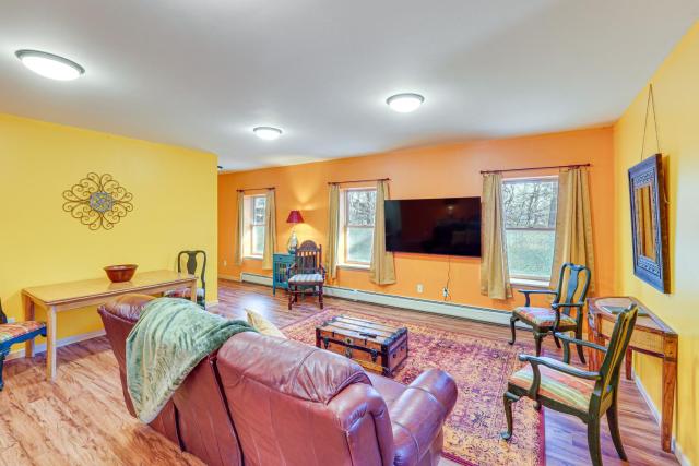 Near Historic Sites Colorful Hyde Park Apartment!