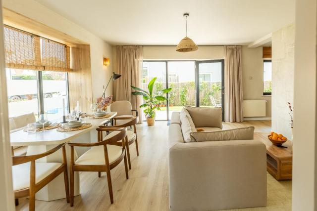 Huswell - Modern holiday apartment with garden near the sea