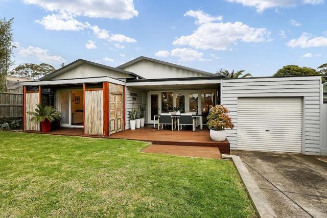 Spacious Mt Eliza home with Private Garden