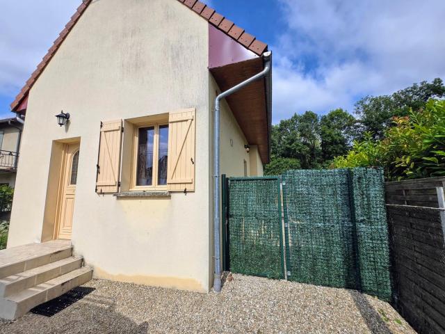 Home - Lavoir - Séjour à Auxerre