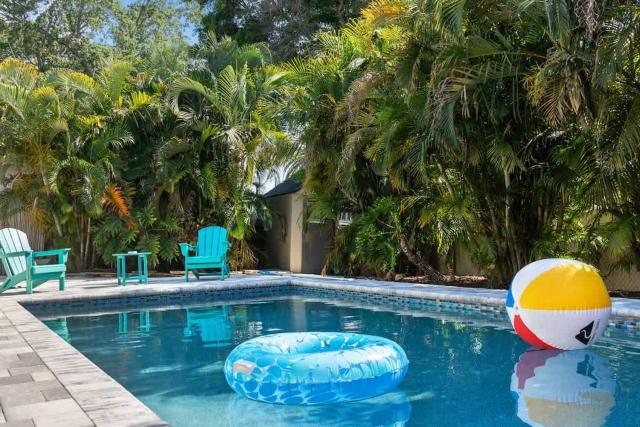 Heated Pool 5Mins to Beach 4Bed-2Bath King Bed