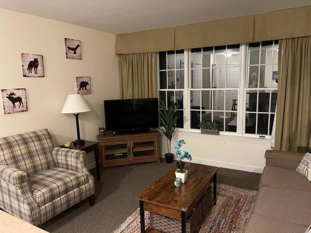 Mountain View Suite at Jiminy Peak - Ski On Off - Near Elevator Pool and Lobby