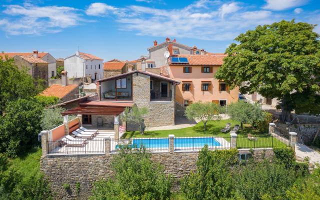 Villa Zamask for 7 people in Central Istria with jacuzzi & sauna