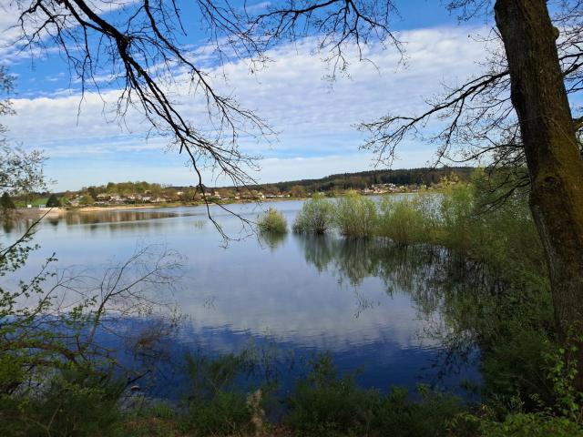 Gîte spacieux près du lac avec spa, aire de jeux, wifi et activités variées - FR-1-589-767