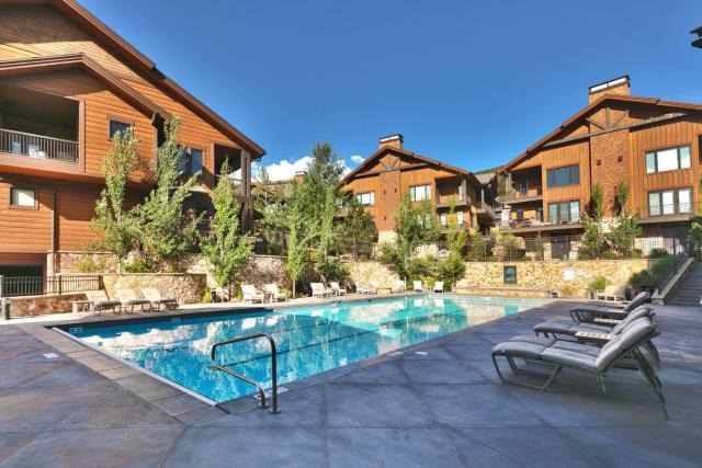 Juniper Landing - Luxury Townhouse - Outdoor Pool, Gym, Hot Tub in Canyons Village