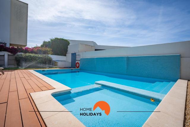 #219 Olhos de Agua Flat by Home Holidays