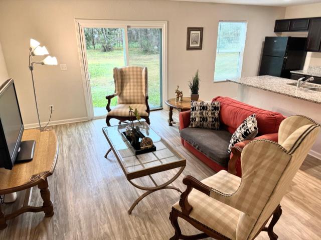 Cozy 3 Bed Home 5 Minutes to JAX Airport & Zoo