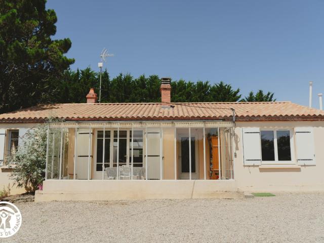 Gîte avec jeux et terrasse à La Guittière - FR-1-426-567