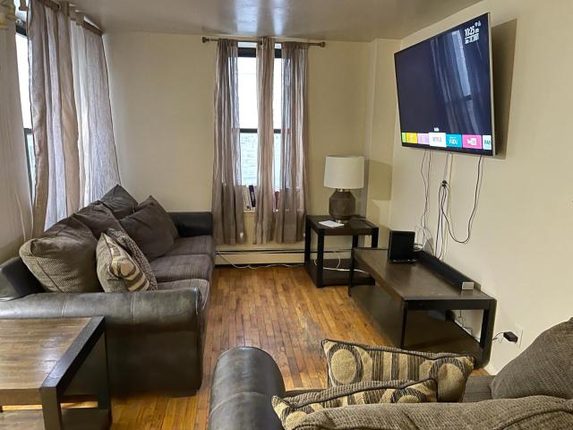 Cozy One Bedroom APT by Month Next to Bronx Zoo