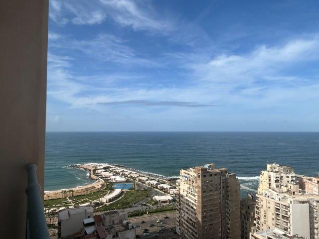 Four seasons san stefano بحر