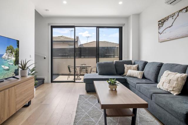 Relaxing Family Townhouse Near Melbournes CBD