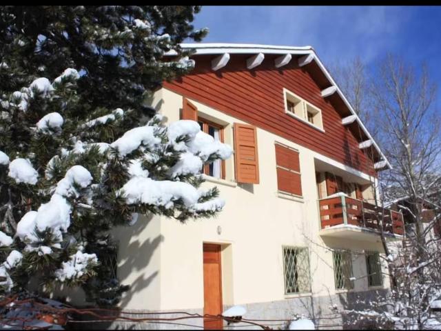 Chalet calme 11 pers. rénové, proche pistes, jardin, parking - FR-1-592-77