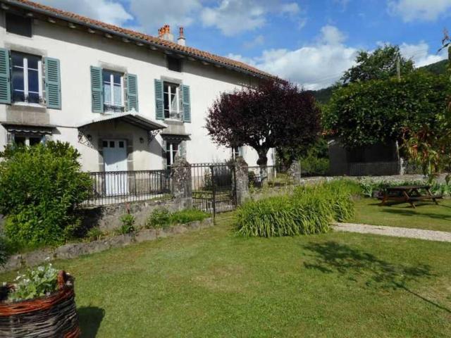 Maison 4 chambres, parc fleuri, proche volcans d'Auvergne - FR-1-742-587