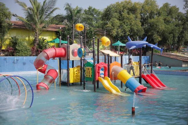 VITS Roccia Hill Resort and Adventure Park, Navapur