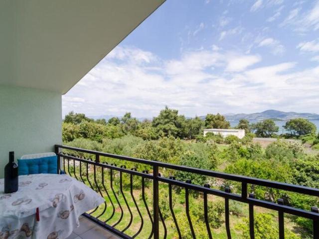 Apartments Sutvid- Comfort One Bedroom Apartment with Loggia and Sea View