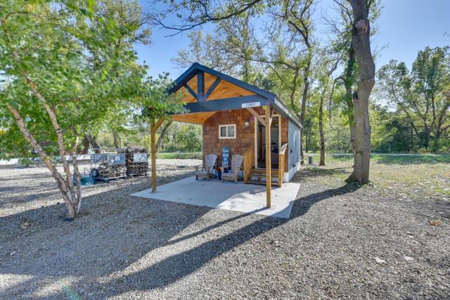 Iowa Tiny Cabin Near Pine Lake State Park