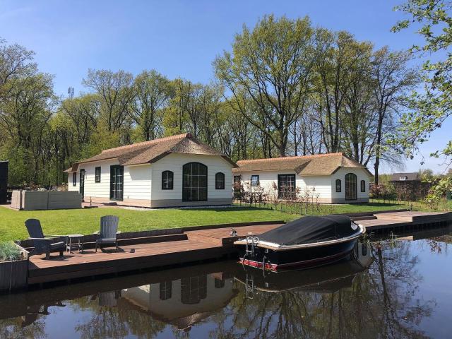 Cozy farm chalet on the water