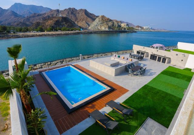 The Wave Villa 5 BR - Al Dana Island Fujairah