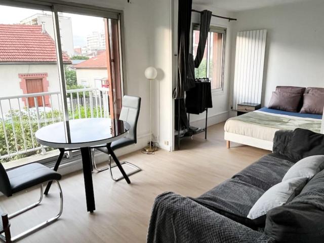 Apartment 15 min to Paris 1 min from subway