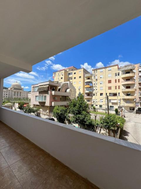 3 bedroom flat in berati