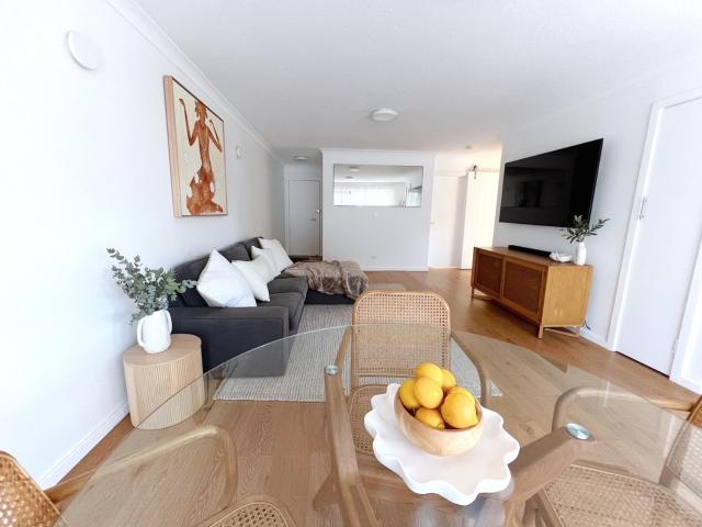 Kirra Beach Apartment