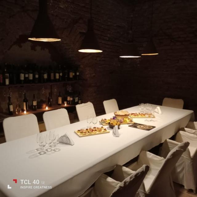 el oráculo. cava de vinos. unión club