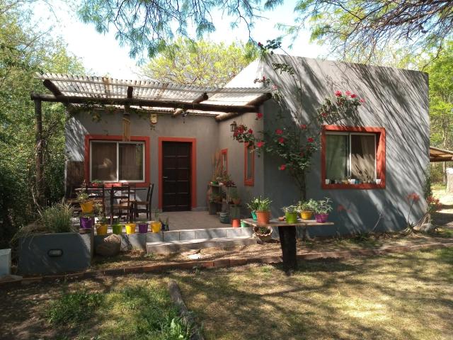 Casa con piscina en entorno muy verde