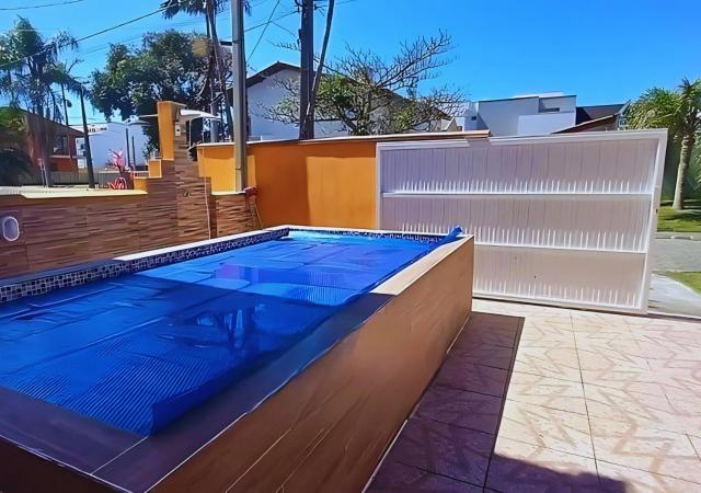 Casa com Piscina Aquecida pertinho da Praia em belo Condomínio no Atami